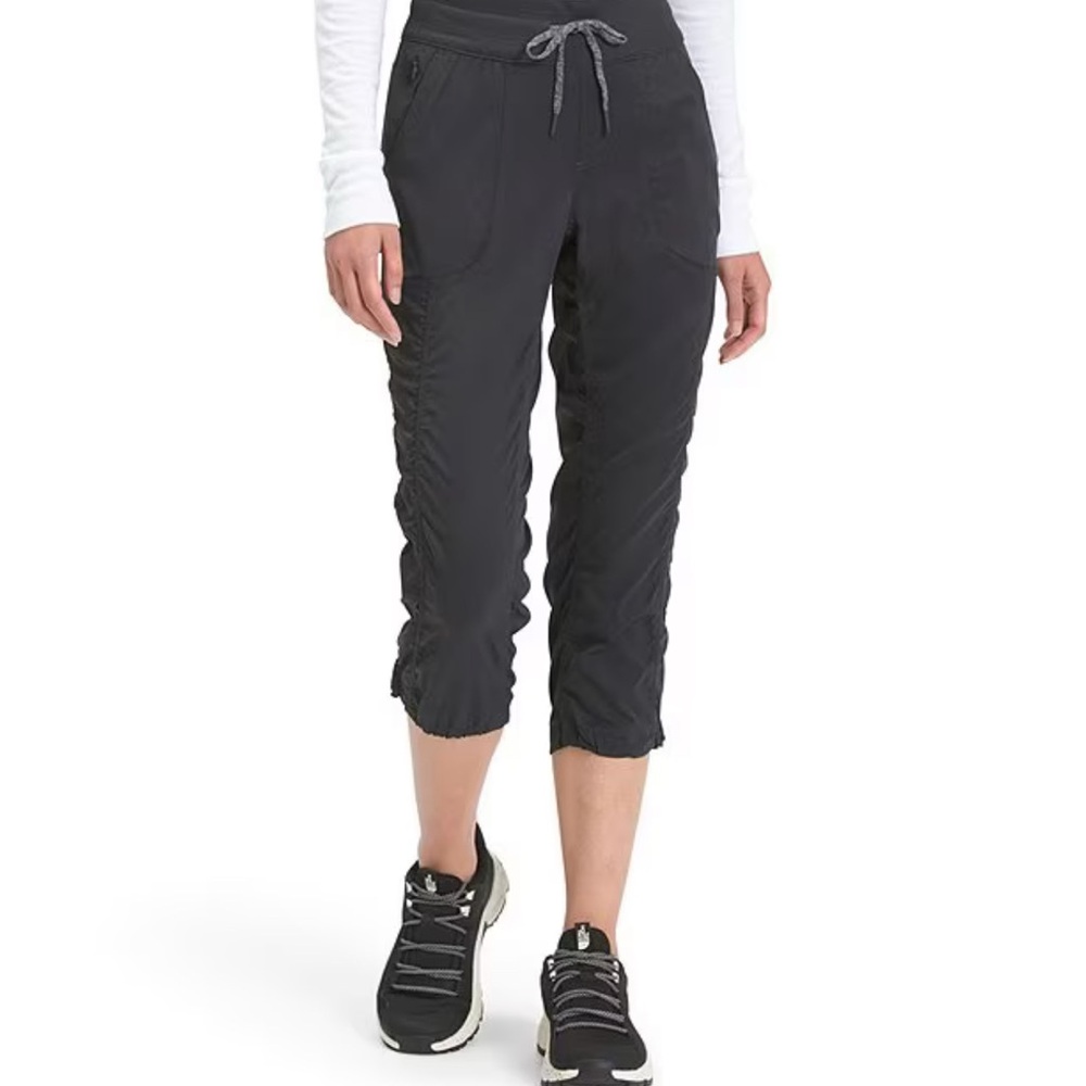 ✔The North Face Aphrodite black Capri Pants XL NWOT